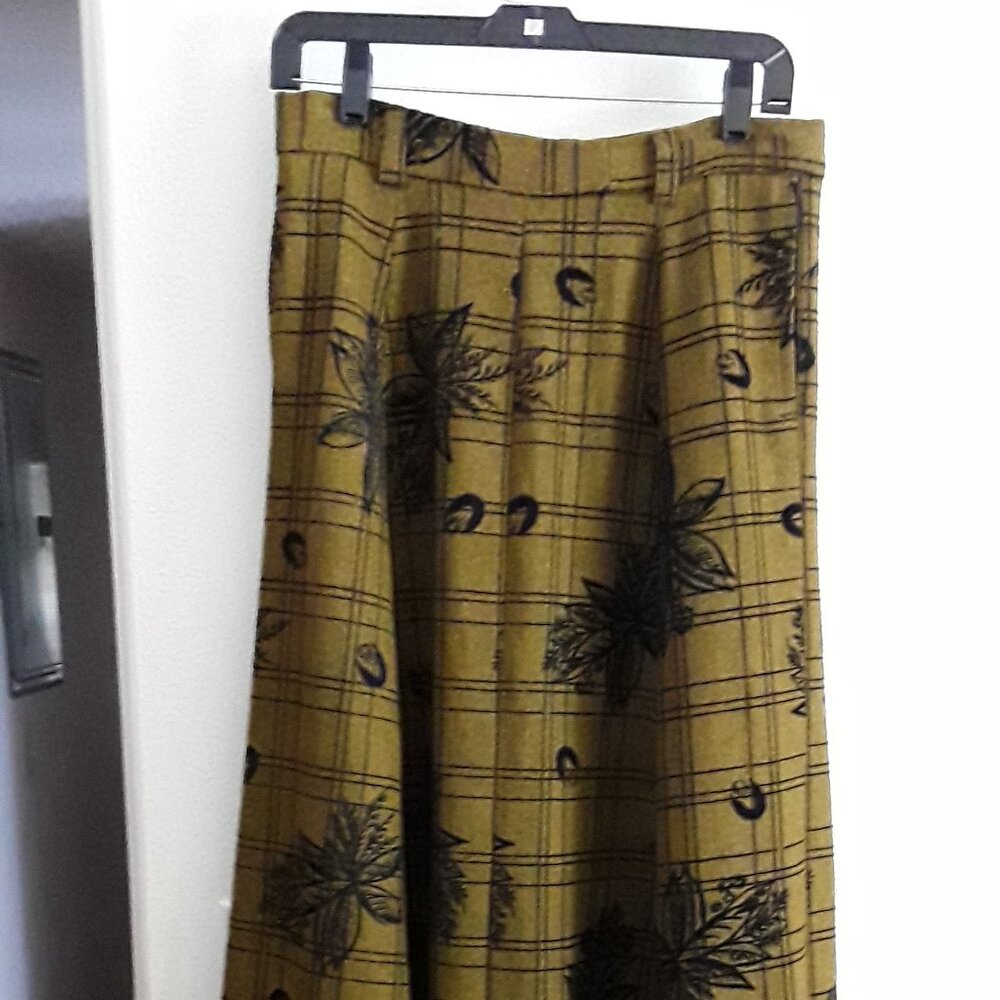 Unbranded Wool Skirt (Size 8 Approx)